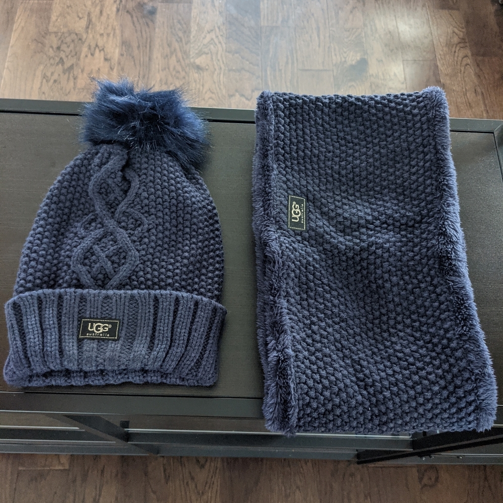 Ugg hat & scarf set